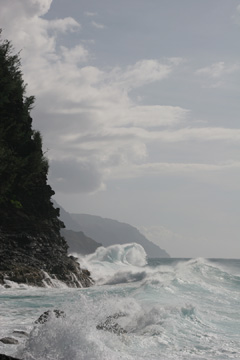 Waves against the Na Pali Cliffs from Ke'e Beach