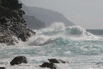 Waves against the Na Pali Cliffs from Ke'e Beach